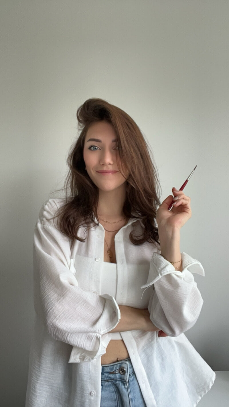 trace_the_moon_using metallic Lisilinka watercolors